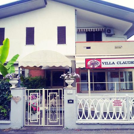 Hotel Villa Claudio Marina di Massa Buitenkant foto