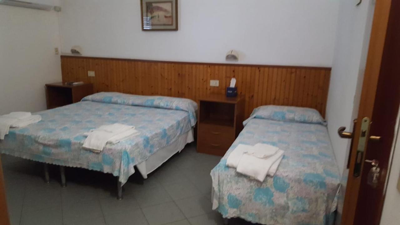 Hotel Villa Claudio Marina di Massa Buitenkant foto