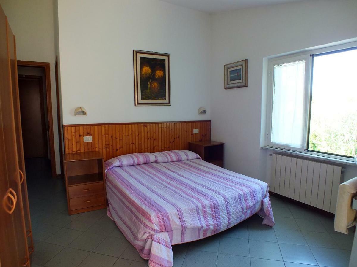 Hotel Villa Claudio Marina di Massa Buitenkant foto