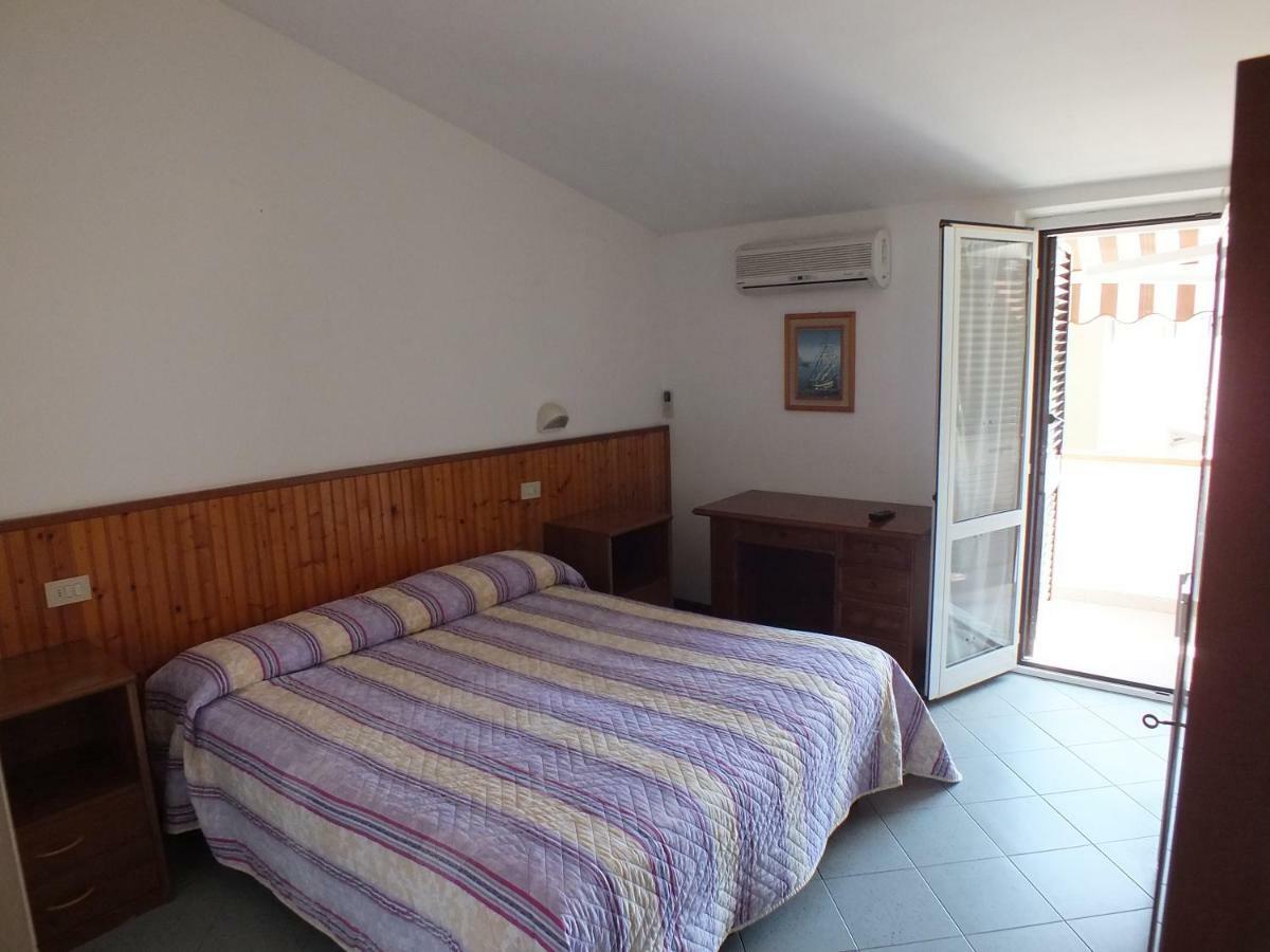Hotel Villa Claudio Marina di Massa Buitenkant foto