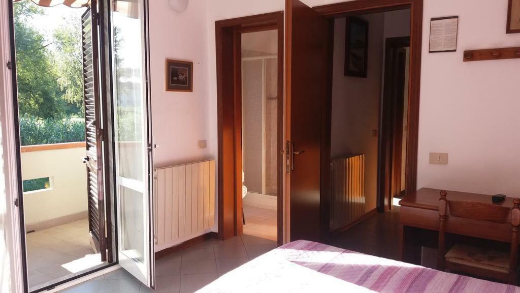 Hotel Villa Claudio Marina di Massa Buitenkant foto