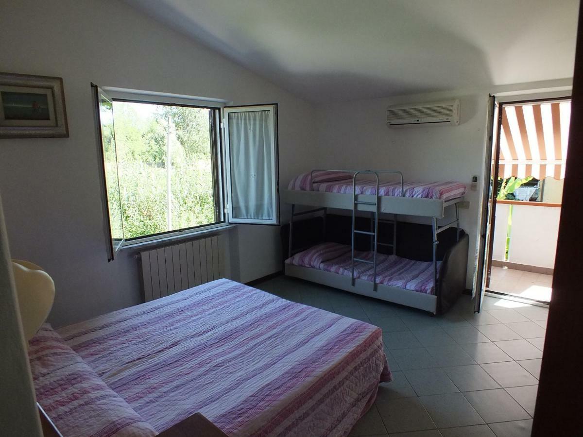 Hotel Villa Claudio Marina di Massa Buitenkant foto
